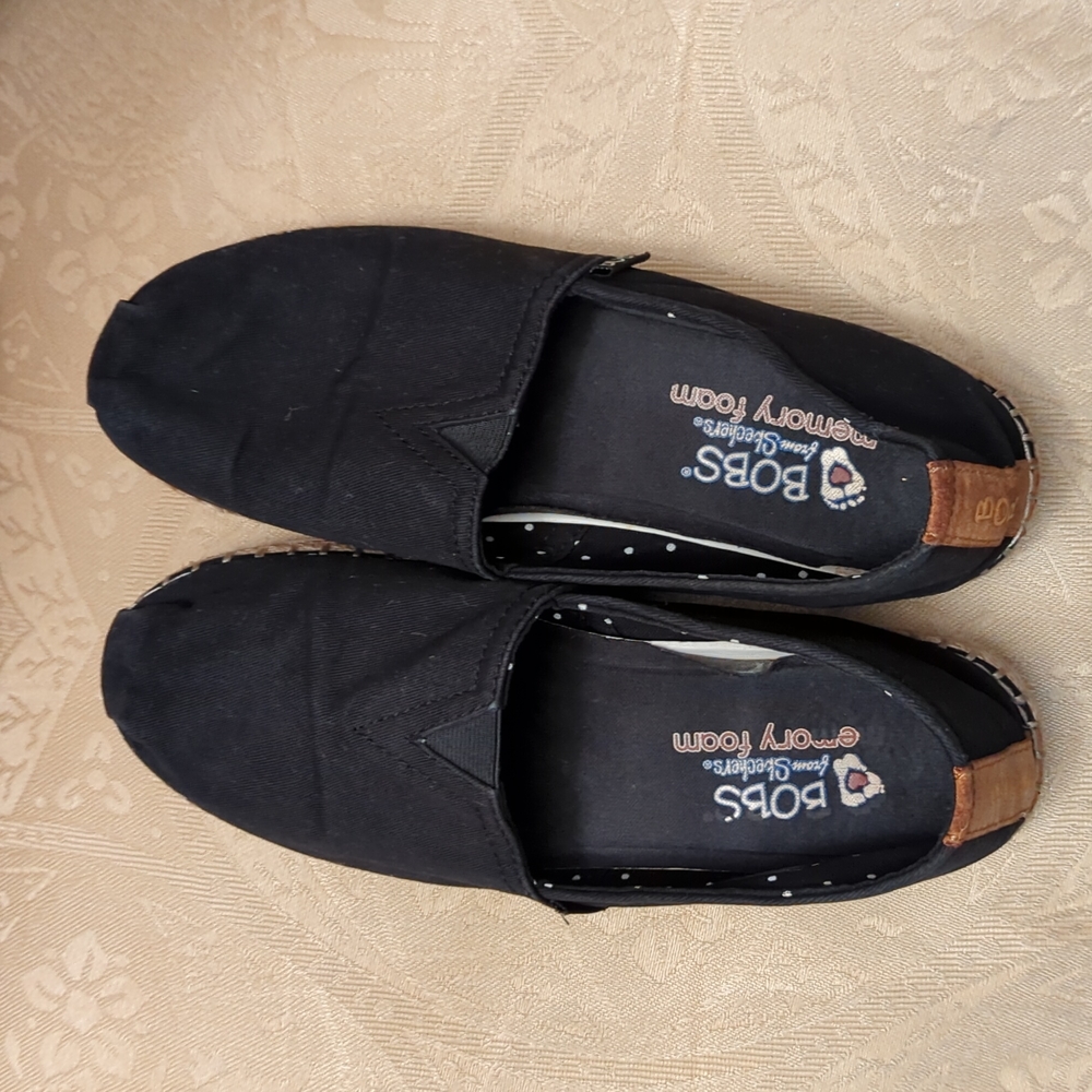 Women's 8.5 Skechers Bobs memory foam shoes